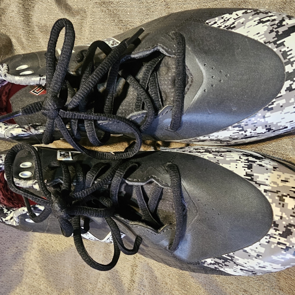 New Balance Black and White Patterned Sneakers - Picture 5 of 5
